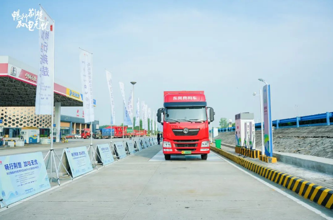 车电网全液冷超充设备入鄂，助力湖北交投打造高速综合能源示范线